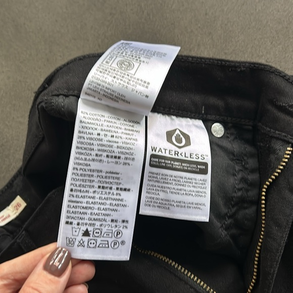 NWOT Black on black Levis 724 high rise straight crop - Picture 6 of 9